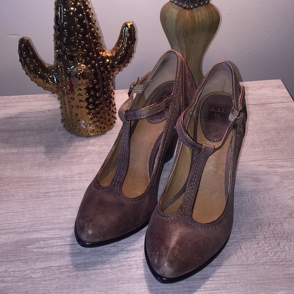 Frye Shoes - {FRYE} Betty T Strap Size 7